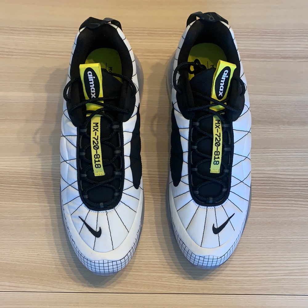 Nike Air MX 720-818 Marathon Sneakers